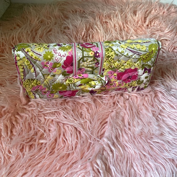 Vera Bradley KNOT JUST A CLUTCH Make Me Blush Pattern Clutch Handbag - Picture 2 of 7